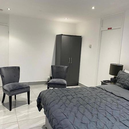Luxurious 2-Bed Apartment In Woolwich London Exterior photo