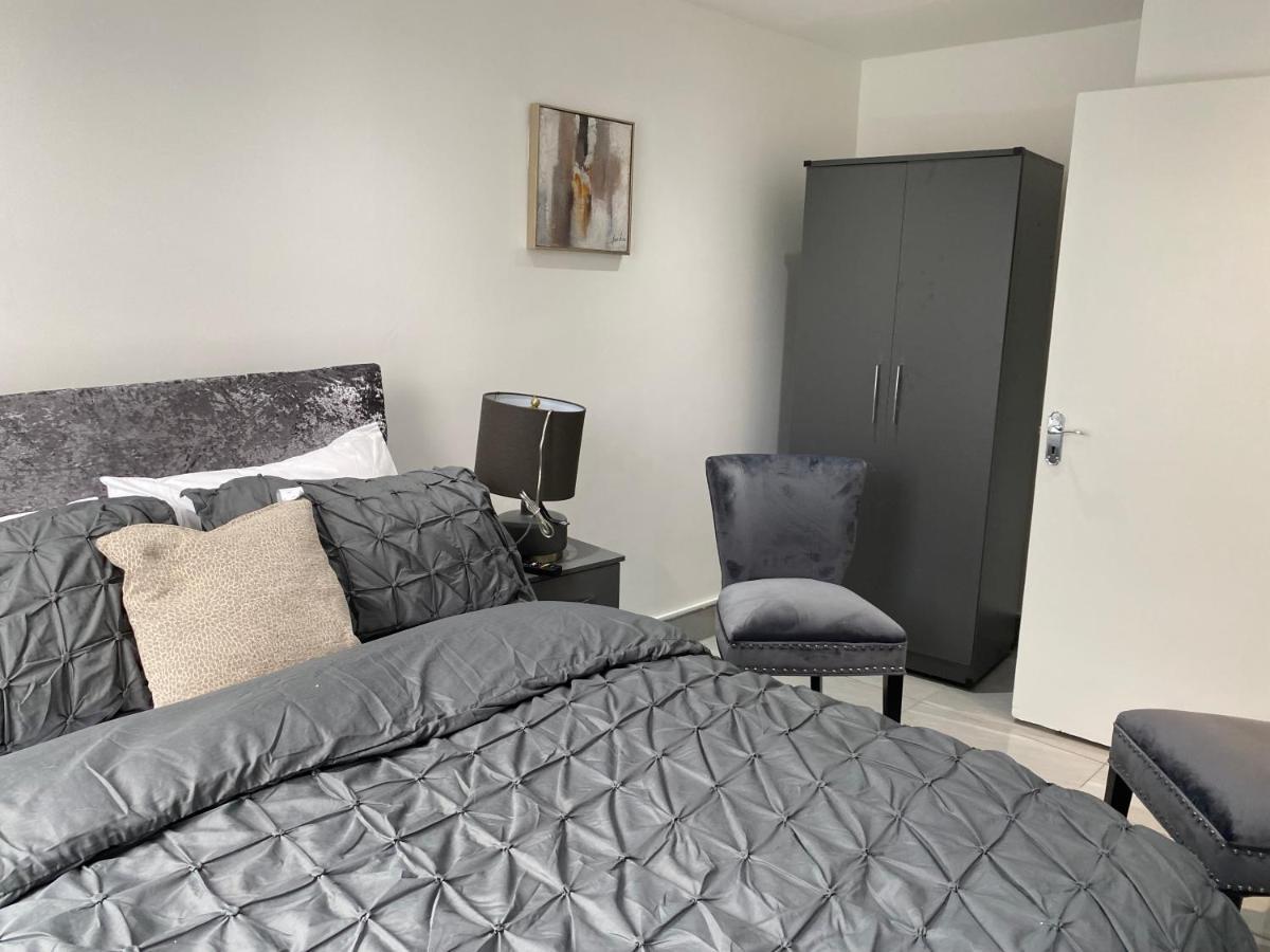 Luxurious 2-Bed Apartment In Woolwich London Exterior photo